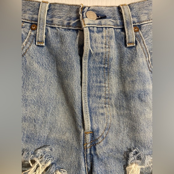 Levi’s 501 High Waist Distressed Ripped Button-fly Jean Denim Shorts Size 27 - Picture 4 of 15
